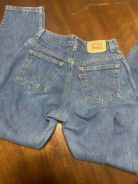 Womens Vintage Y2K 550 Classic Relaxed Tapered High Rise  Levi’s Jeans 6M